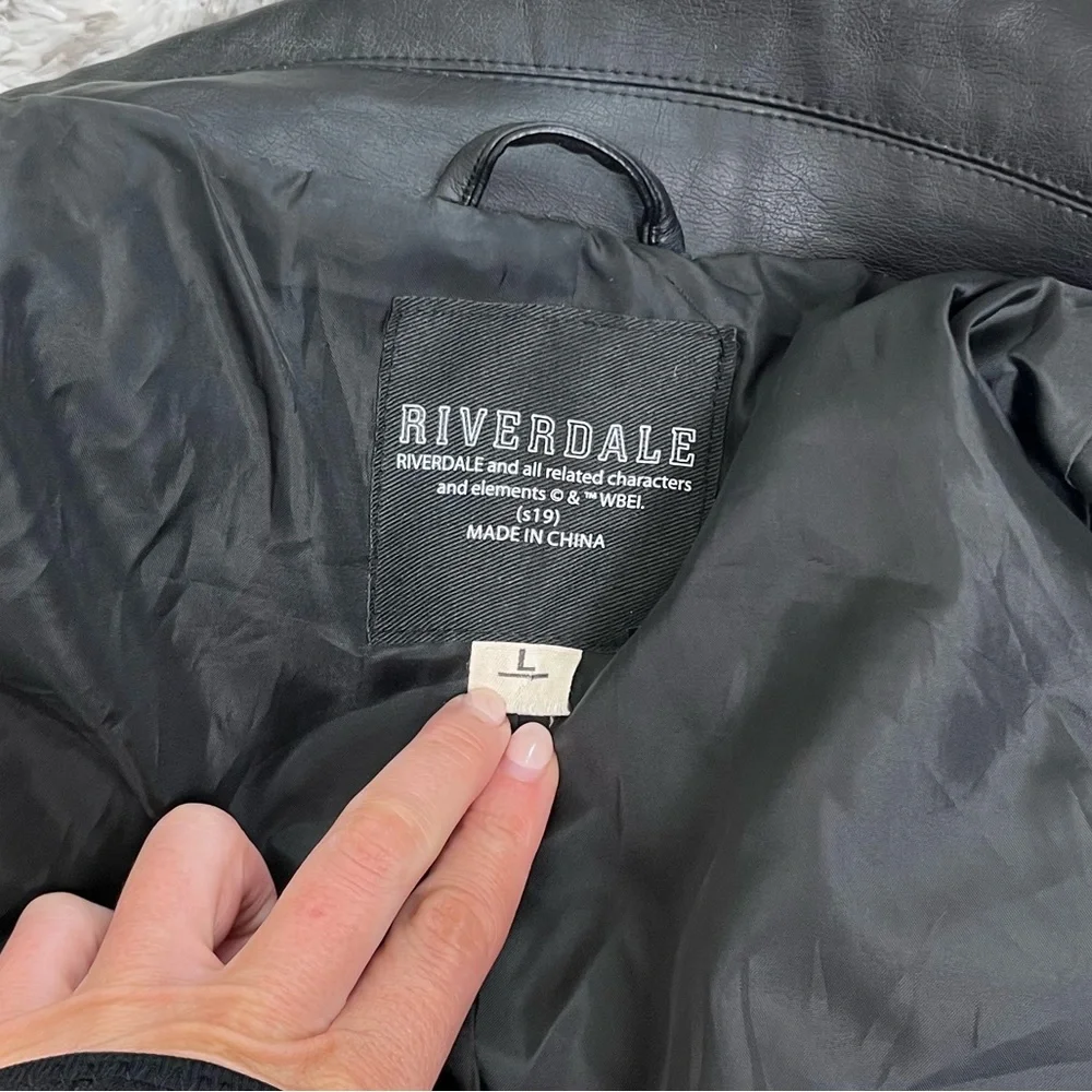 Halloween Costume Riverdale South Side Serpent Leather Jacket - Picture 3 of 4